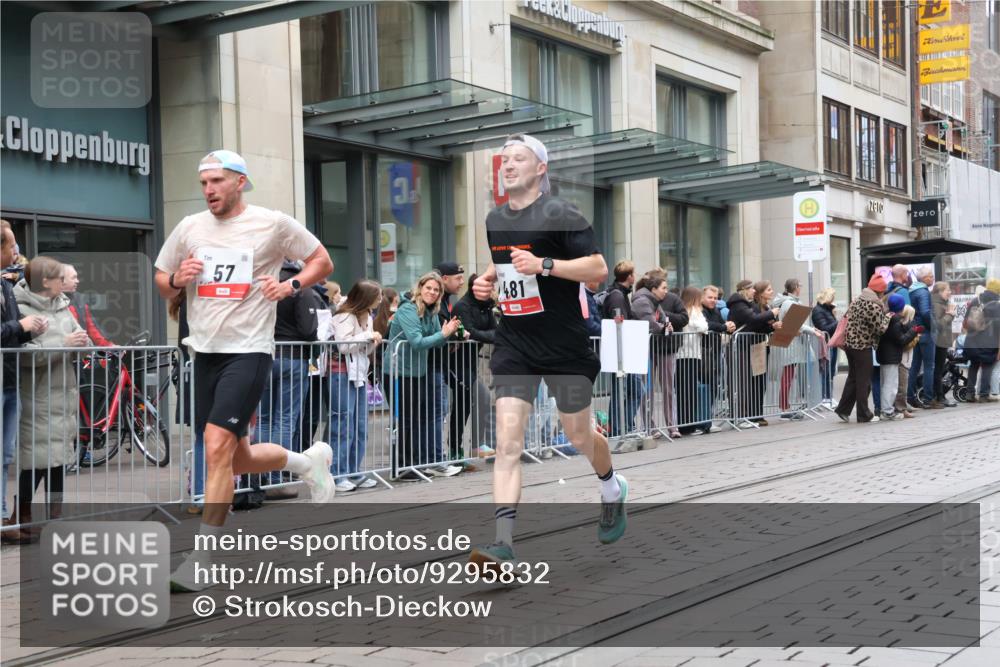 05.10.2025 - 20. swb-Marathon Bremen Strokosch-Dieckow http://msf.ph/oto/9295832 05.10.2025 12:55:51 Ziel 57, 221, 481, 761, 902, 1379, 1633, 1833, 2048, 2135, 3707, 4375, 7766, 57, 221, 481, 761, 902, 1379, 1633, 1833, 2048, 2135, 3707, 4375, 7766 meine-sportfotos.de