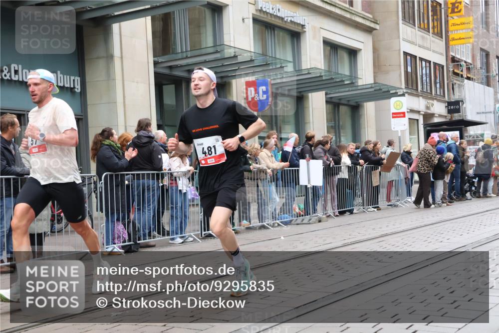 05.10.2025 - 20. swb-Marathon Bremen Strokosch-Dieckow http://msf.ph/oto/9295835 05.10.2025 12:55:51 Ziel 57, 221, 481, 761, 902, 1379, 1633, 1833, 2048, 2135, 3707, 4375, 7766, 57, 221, 481, 761, 902, 1379, 1633, 1833, 2048, 2135, 3707, 4375, 7766 meine-sportfotos.de