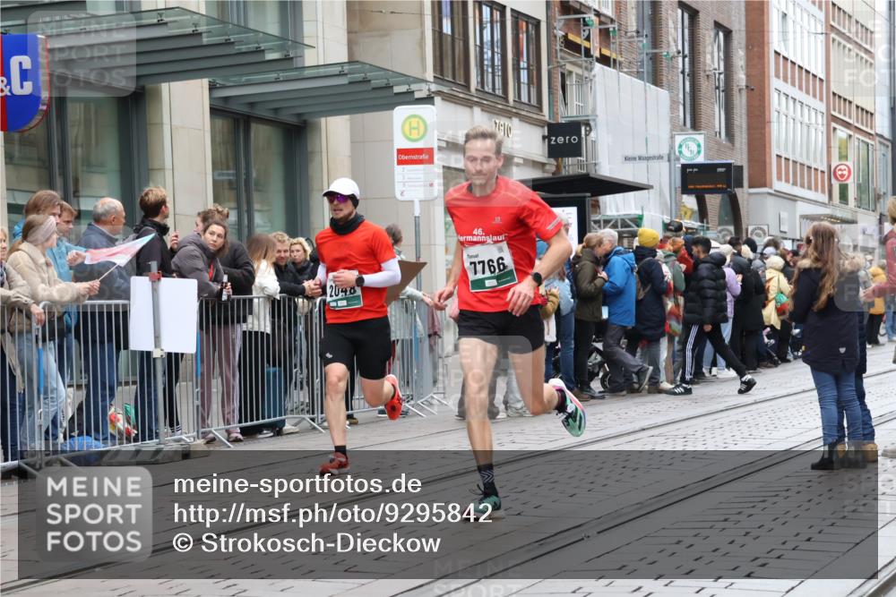 05.10.2025 - 20. swb-Marathon Bremen Strokosch-Dieckow http://msf.ph/oto/9295842 05.10.2025 12:55:53 Ziel 57, 221, 481, 728, 761, 1379, 1633, 1833, 2048, 2135, 3707, 7766, 57, 221, 481, 728, 761, 1379, 1633, 1833, 2048, 2135, 3707, 7766 meine-sportfotos.de