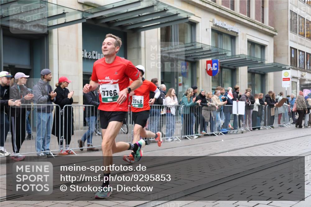 05.10.2025 - 20. swb-Marathon Bremen Strokosch-Dieckow http://msf.ph/oto/9295853 05.10.2025 12:55:55 Ziel 57, 221, 481, 728, 761, 1379, 1633, 1833, 2048, 2135, 3707, 7766, 57, 221, 481, 728, 761, 1379, 1633, 1833, 2048, 2135, 3707, 7766 meine-sportfotos.de