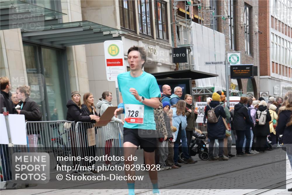 05.10.2025 - 20. swb-Marathon Bremen Strokosch-Dieckow http://msf.ph/oto/9295928 05.10.2025 12:56:10 Ziel 221, 728, 1005, 2135, 2670, 2801, 4984, 7274, 221, 728, 1005, 2135, 2670, 2801, 4984, 7274 meine-sportfotos.de