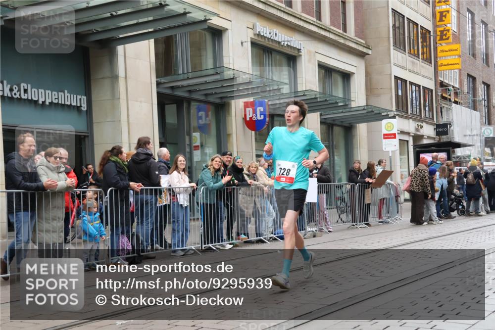 05.10.2025 - 20. swb-Marathon Bremen Strokosch-Dieckow http://msf.ph/oto/9295939 05.10.2025 12:56:11 Ziel 221, 728, 1005, 2135, 2670, 2801, 4984, 7274, 7587, 221, 728, 1005, 2135, 2670, 2801, 4984, 7274, 7587 meine-sportfotos.de