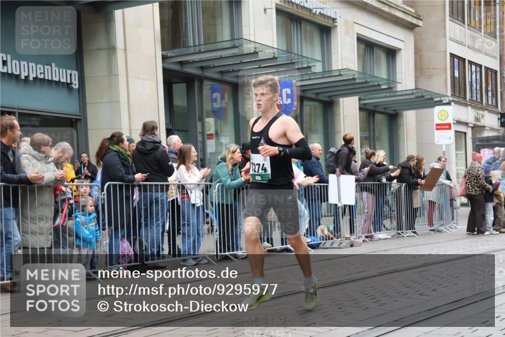 05.10.2025 - 20. swb-Marathon Bremen Strokosch-Dieckow http://msf.ph/oto/9295977 05.10.2025 12:56:26 Ziel 436, 1005, 1925, 2670, 2801, 4984, 7274, 7587, 436, 1005, 1925, 2670, 2801, 4984, 7274, 7587 meine-sportfotos.de