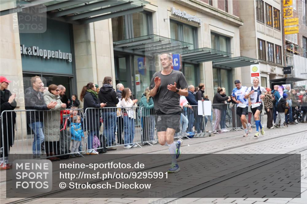 05.10.2025 - 20. swb-Marathon Bremen Strokosch-Dieckow http://msf.ph/oto/9295991 05.10.2025 12:56:28 Ziel 193, 436, 1005, 1925, 2670, 2801, 4984, 7274, 7587, 193, 436, 1005, 1925, 2670, 2801, 4984, 7274, 7587 meine-sportfotos.de