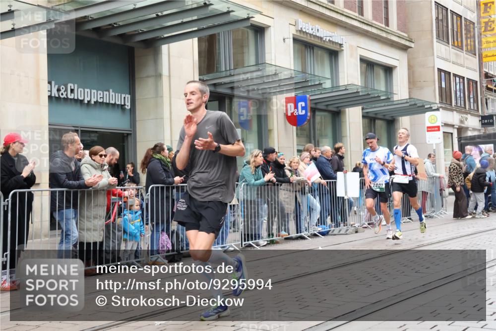05.10.2025 - 20. swb-Marathon Bremen Strokosch-Dieckow http://msf.ph/oto/9295994 05.10.2025 12:56:29 Ziel 193, 436, 1005, 1925, 2670, 2801, 4984, 7274, 7587, 193, 436, 1005, 1925, 2670, 2801, 4984, 7274, 7587 meine-sportfotos.de