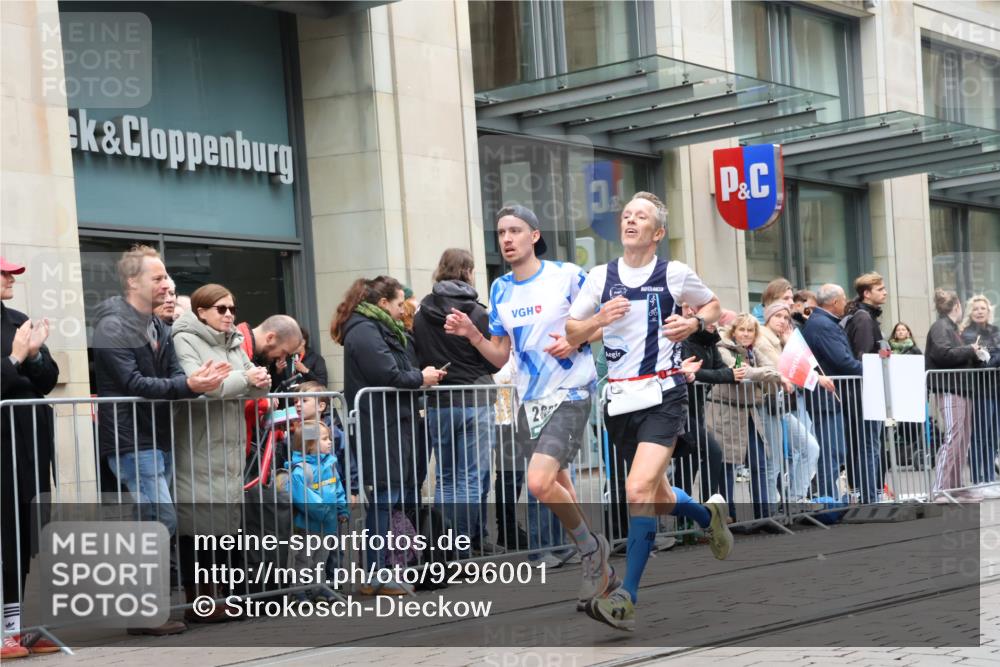 05.10.2025 - 20. swb-Marathon Bremen Strokosch-Dieckow http://msf.ph/oto/9296001 05.10.2025 12:56:30 Ziel 193, 436, 1005, 1901, 1925, 2670, 2801, 4984, 7274, 7587, 193, 436, 1005, 1901, 1925, 2670, 2801, 4984, 7274, 7587 meine-sportfotos.de