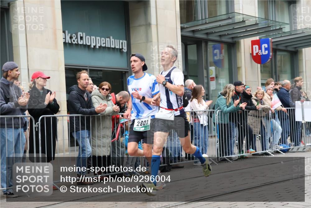 05.10.2025 - 20. swb-Marathon Bremen Strokosch-Dieckow http://msf.ph/oto/9296004 05.10.2025 12:56:30 Ziel 193, 436, 1005, 1901, 1925, 2670, 2801, 4984, 7274, 7587, 193, 436, 1005, 1901, 1925, 2670, 2801, 4984, 7274, 7587 meine-sportfotos.de