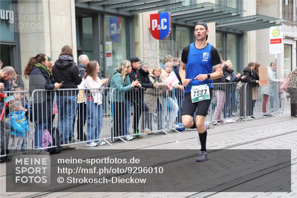 05.10.2025 - 20. swb-Marathon Bremen Strokosch-Dieckow http://msf.ph/oto/9296010 05.10.2025 12:56:31 Ziel 193, 436, 1005, 1901, 1925, 2801, 4984, 7587, 193, 436, 1005, 1901, 1925, 2801, 4984, 7587 meine-sportfotos.de