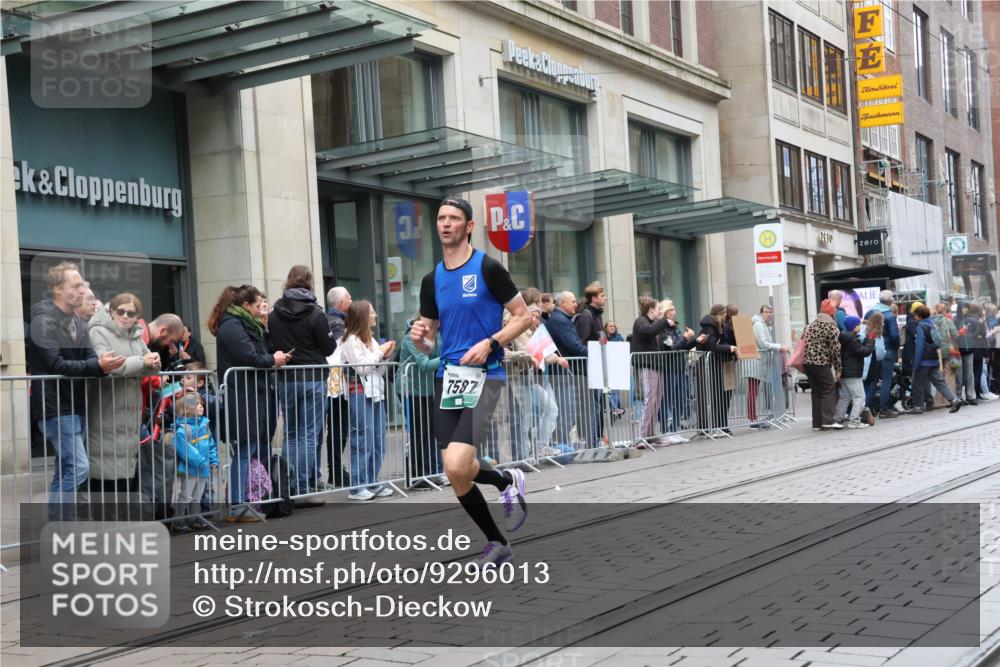 05.10.2025 - 20. swb-Marathon Bremen Strokosch-Dieckow http://msf.ph/oto/9296013 05.10.2025 12:56:31 Ziel 193, 436, 1005, 1901, 1925, 2801, 4984, 7587, 193, 436, 1005, 1901, 1925, 2801, 4984, 7587 meine-sportfotos.de
