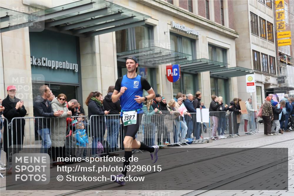 05.10.2025 - 20. swb-Marathon Bremen Strokosch-Dieckow http://msf.ph/oto/9296015 05.10.2025 12:56:31 Ziel 193, 436, 1005, 1901, 1925, 2801, 4984, 7587, 193, 436, 1005, 1901, 1925, 2801, 4984, 7587 meine-sportfotos.de