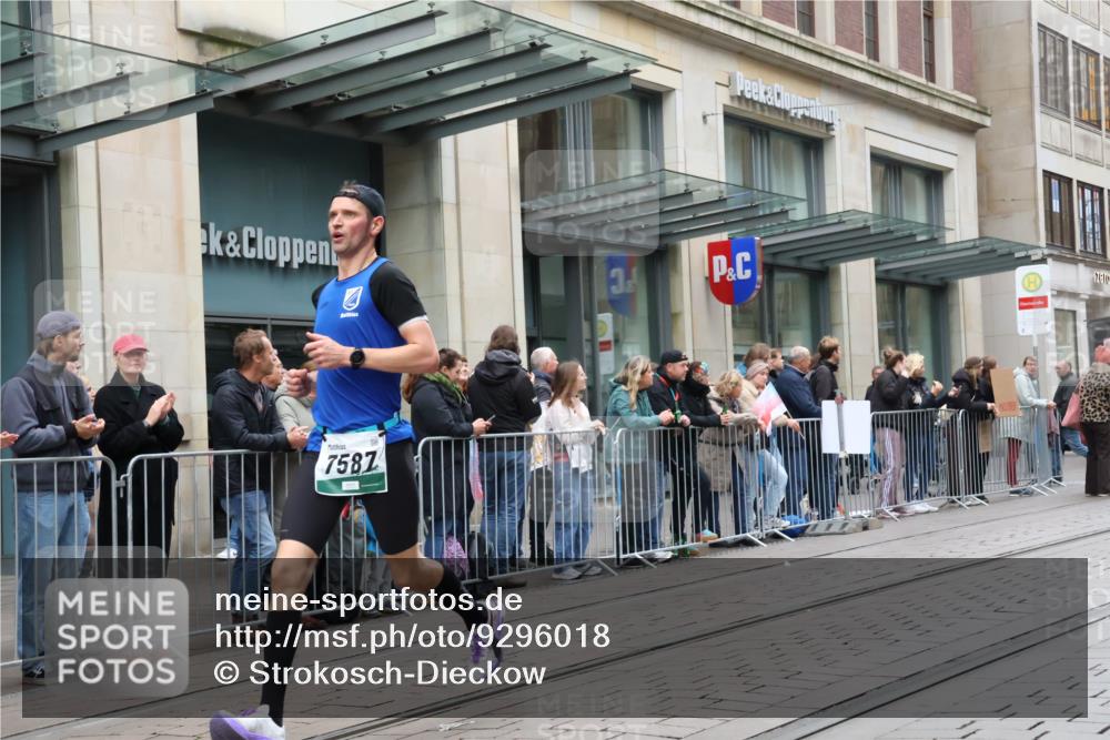 05.10.2025 - 20. swb-Marathon Bremen Strokosch-Dieckow http://msf.ph/oto/9296018 05.10.2025 12:56:31 Ziel 193, 436, 1005, 1901, 1925, 2801, 4984, 7587, 193, 436, 1005, 1901, 1925, 2801, 4984, 7587 meine-sportfotos.de