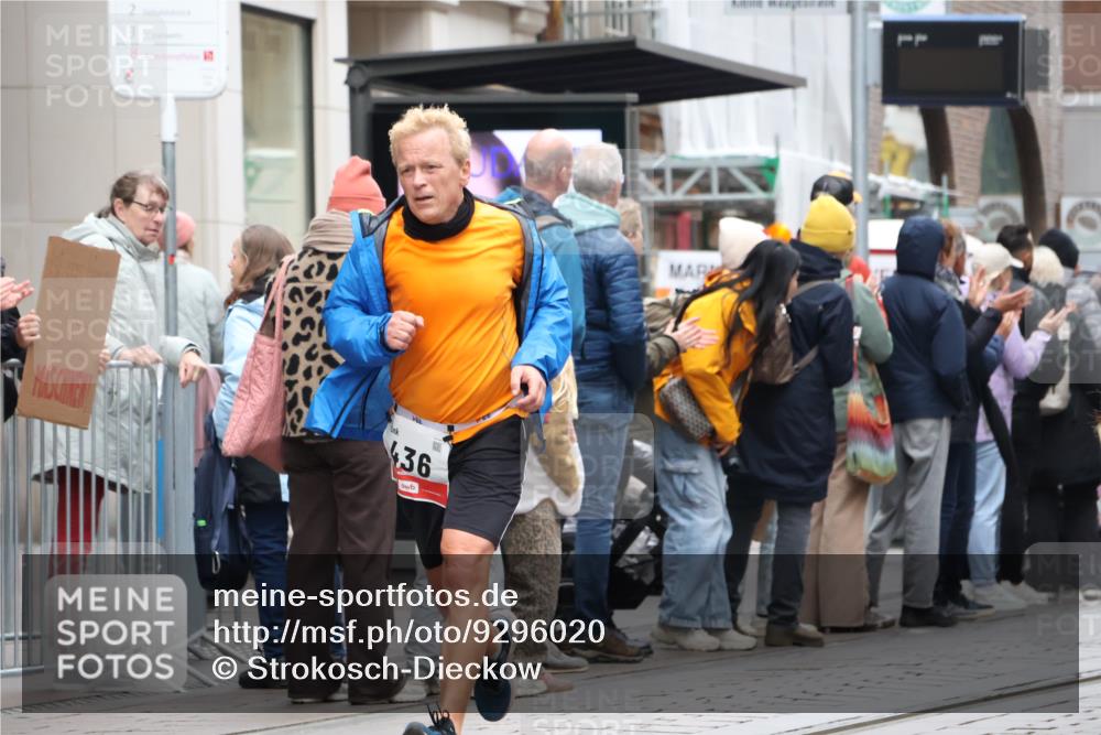 05.10.2025 - 20. swb-Marathon Bremen Strokosch-Dieckow http://msf.ph/oto/9296020 05.10.2025 12:56:40 Ziel 193, 436, 1901, 1925, 2497, 2743, 193, 436, 1901, 1925, 2497, 2743 meine-sportfotos.de
