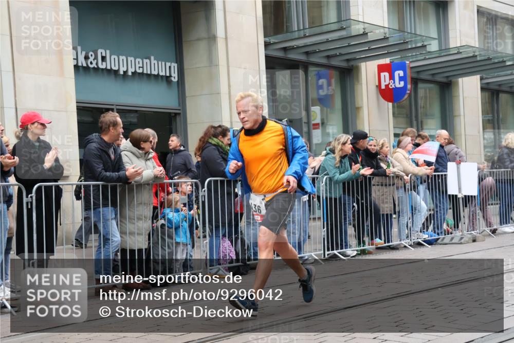 05.10.2025 - 20. swb-Marathon Bremen Strokosch-Dieckow http://msf.ph/oto/9296042 05.10.2025 12:56:43 Ziel 193, 436, 1801, 1901, 1925, 2497, 2743, 6566, 193, 436, 1801, 1901, 1925, 2497, 2743, 6566 meine-sportfotos.de