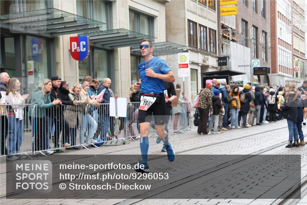 05.10.2025 - 20. swb-Marathon Bremen Strokosch-Dieckow http://msf.ph/oto/9296053 05.10.2025 12:56:45 Ziel 193, 436, 1801, 1901, 1925, 2497, 2743, 6566, 193, 436, 1801, 1901, 1925, 2497, 2743, 6566 meine-sportfotos.de