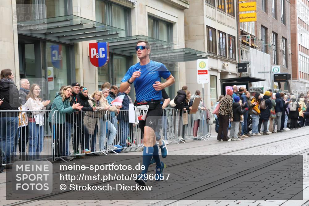 05.10.2025 - 20. swb-Marathon Bremen Strokosch-Dieckow http://msf.ph/oto/9296057 05.10.2025 12:56:45 Ziel 193, 436, 1801, 1901, 1925, 2497, 2743, 6566, 193, 436, 1801, 1901, 1925, 2497, 2743, 6566 meine-sportfotos.de