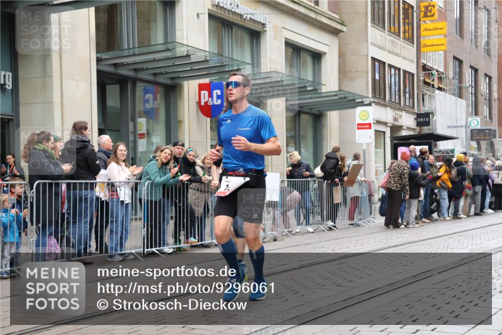 05.10.2025 - 20. swb-Marathon Bremen Strokosch-Dieckow http://msf.ph/oto/9296061 05.10.2025 12:56:45 Ziel 193, 436, 1801, 1901, 1925, 2497, 2743, 6566, 193, 436, 1801, 1901, 1925, 2497, 2743, 6566 meine-sportfotos.de