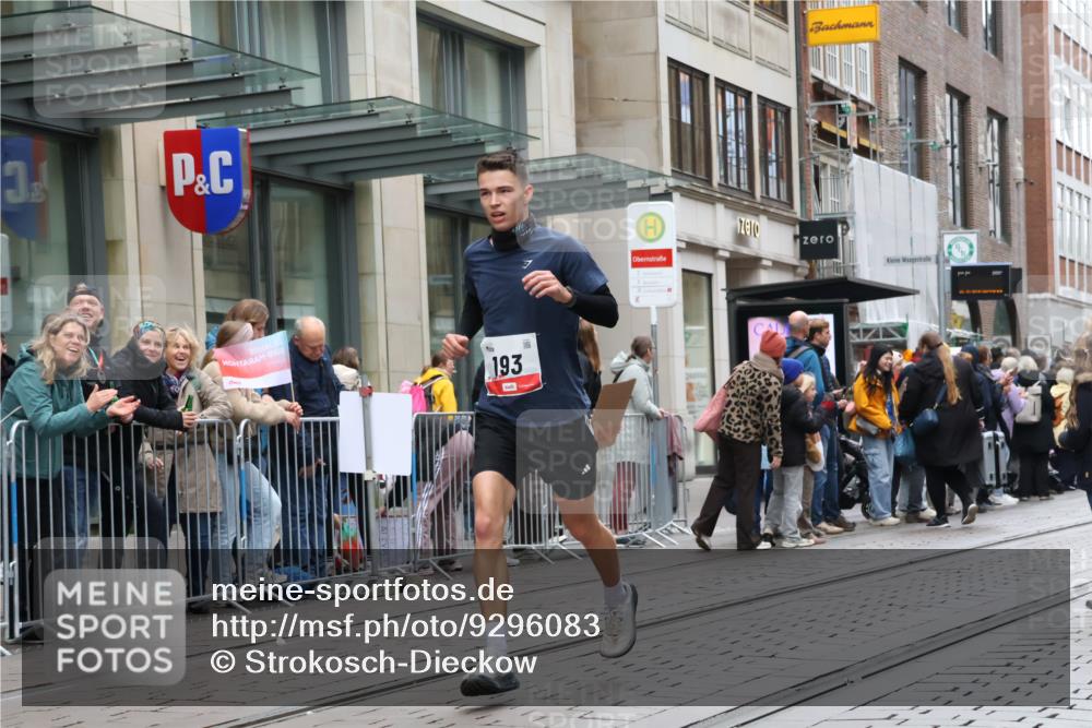 05.10.2025 - 20. swb-Marathon Bremen Strokosch-Dieckow http://msf.ph/oto/9296083 05.10.2025 12:56:49 Ziel 193, 436, 1212, 1801, 1901, 2497, 2743, 6566, 193, 436, 1212, 1801, 1901, 2497, 2743, 6566 meine-sportfotos.de