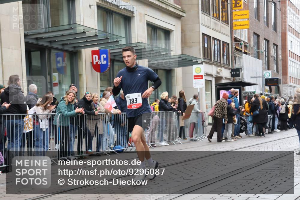 05.10.2025 - 20. swb-Marathon Bremen Strokosch-Dieckow http://msf.ph/oto/9296087 05.10.2025 12:56:49 Ziel 193, 436, 1212, 1801, 1901, 2497, 2743, 6566, 193, 436, 1212, 1801, 1901, 2497, 2743, 6566 meine-sportfotos.de