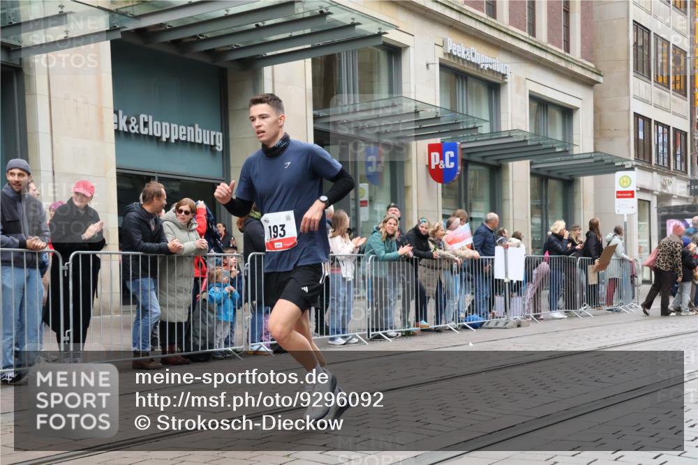 05.10.2025 - 20. swb-Marathon Bremen Strokosch-Dieckow http://msf.ph/oto/9296092 05.10.2025 12:56:50 Ziel 193, 436, 1212, 1801, 1901, 2497, 2743, 6566, 193, 436, 1212, 1801, 1901, 2497, 2743, 6566 meine-sportfotos.de
