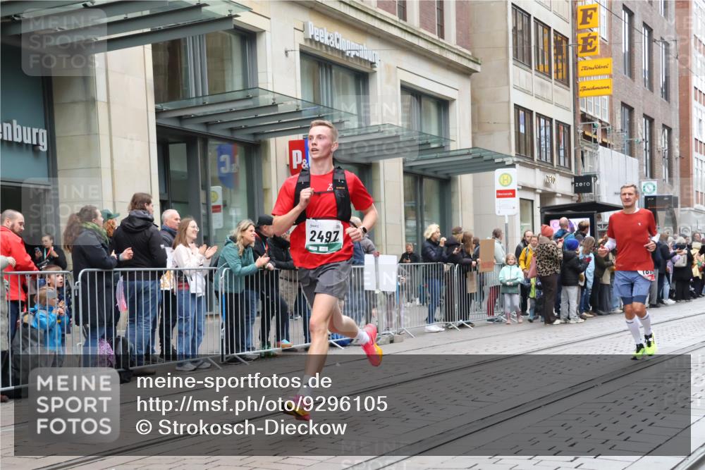 05.10.2025 - 20. swb-Marathon Bremen Strokosch-Dieckow http://msf.ph/oto/9296105 05.10.2025 12:56:57 Ziel 1212, 1801, 2497, 2683, 2743, 3817, 5028, 6566, 8211, 1212, 1801, 2497, 2683, 2743, 3817, 5028, 6566, 8211 meine-sportfotos.de