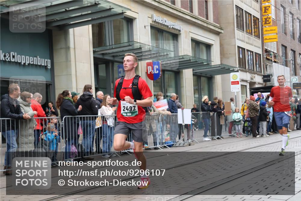 05.10.2025 - 20. swb-Marathon Bremen Strokosch-Dieckow http://msf.ph/oto/9296107 05.10.2025 12:56:57 Ziel 1212, 1801, 2497, 2683, 2743, 3817, 5028, 6566, 8211, 1212, 1801, 2497, 2683, 2743, 3817, 5028, 6566, 8211 meine-sportfotos.de