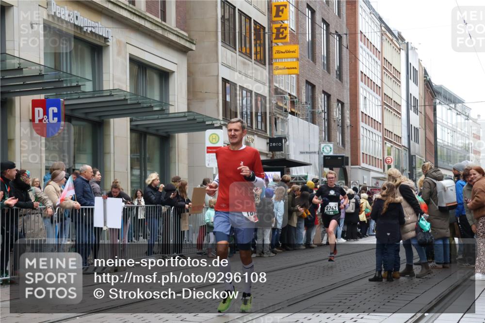 05.10.2025 - 20. swb-Marathon Bremen Strokosch-Dieckow http://msf.ph/oto/9296108 05.10.2025 12:56:58 Ziel 1212, 1801, 2497, 2683, 2743, 3817, 5028, 6566, 8211, 1212, 1801, 2497, 2683, 2743, 3817, 5028, 6566, 8211 meine-sportfotos.de