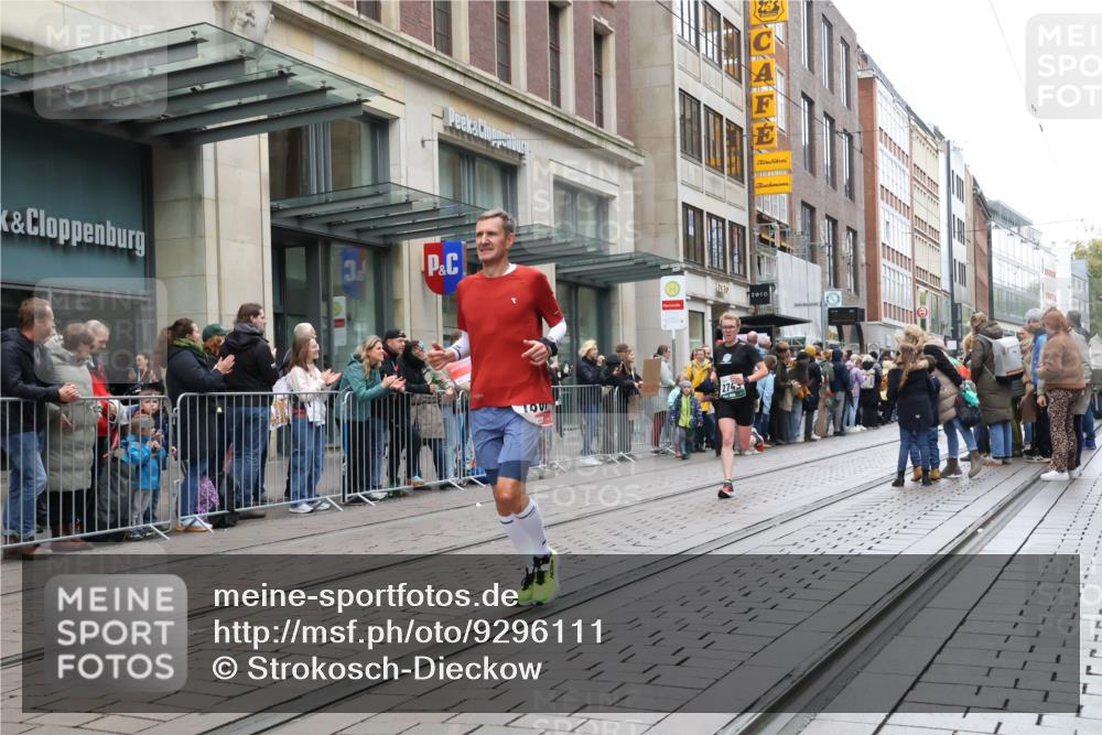 05.10.2025 - 20. swb-Marathon Bremen Strokosch-Dieckow http://msf.ph/oto/9296111 05.10.2025 12:56:59 Ziel 1212, 1801, 2497, 2683, 2743, 3817, 5028, 6566, 8211, 1212, 1801, 2497, 2683, 2743, 3817, 5028, 6566, 8211 meine-sportfotos.de