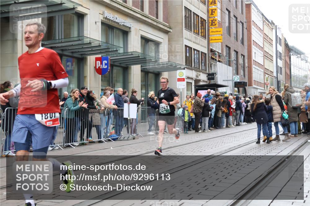 05.10.2025 - 20. swb-Marathon Bremen Strokosch-Dieckow http://msf.ph/oto/9296113 05.10.2025 12:56:59 Ziel 1212, 1801, 2497, 2683, 2743, 3817, 5028, 6566, 8211, 1212, 1801, 2497, 2683, 2743, 3817, 5028, 6566, 8211 meine-sportfotos.de