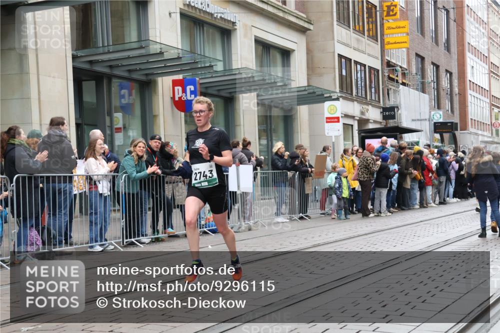 05.10.2025 - 20. swb-Marathon Bremen Strokosch-Dieckow http://msf.ph/oto/9296115 05.10.2025 12:57:00 Ziel 1212, 1801, 2497, 2683, 2743, 3817, 5028, 6566, 8211, 1212, 1801, 2497, 2683, 2743, 3817, 5028, 6566, 8211 meine-sportfotos.de