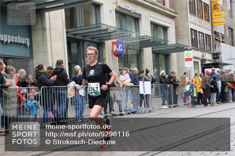 05.10.2025 - 20. swb-Marathon Bremen Strokosch-Dieckow http://msf.ph/oto/9296116 05.10.2025 12:57:00 Ziel 1212, 1801, 2497, 2683, 2743, 3817, 5028, 6566, 8211, 1212, 1801, 2497, 2683, 2743, 3817, 5028, 6566, 8211 meine-sportfotos.de