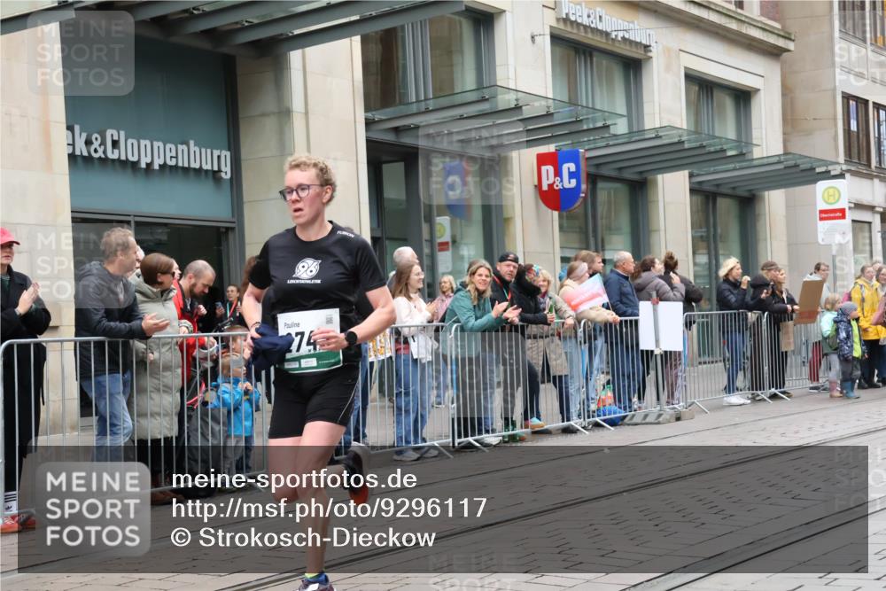 05.10.2025 - 20. swb-Marathon Bremen Strokosch-Dieckow http://msf.ph/oto/9296117 05.10.2025 12:57:00 Ziel 1212, 1801, 2497, 2683, 2743, 3817, 5028, 6566, 8211, 1212, 1801, 2497, 2683, 2743, 3817, 5028, 6566, 8211 meine-sportfotos.de