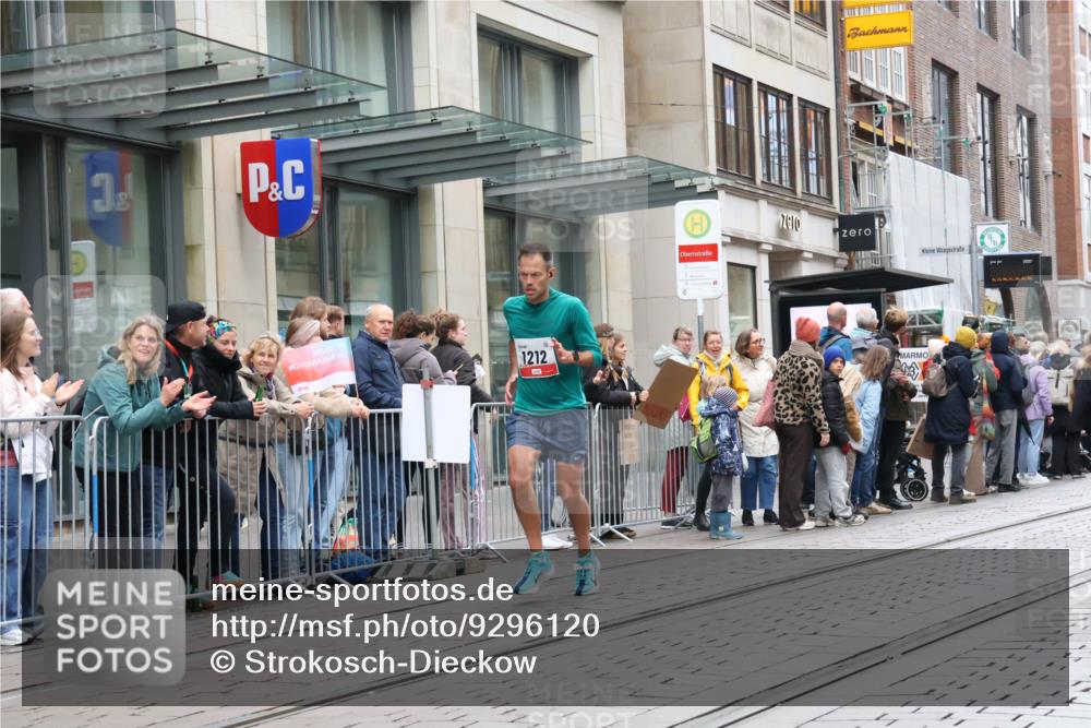 05.10.2025 - 20. swb-Marathon Bremen Strokosch-Dieckow http://msf.ph/oto/9296120 05.10.2025 12:57:04 Ziel 1212, 1801, 2683, 3153, 3817, 5028, 6566, 8211, 1212, 1801, 2683, 3153, 3817, 5028, 6566, 8211 meine-sportfotos.de