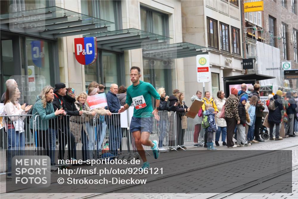 05.10.2025 - 20. swb-Marathon Bremen Strokosch-Dieckow http://msf.ph/oto/9296121 05.10.2025 12:57:04 Ziel 1212, 1801, 2683, 3153, 3817, 5028, 6566, 8211, 1212, 1801, 2683, 3153, 3817, 5028, 6566, 8211 meine-sportfotos.de