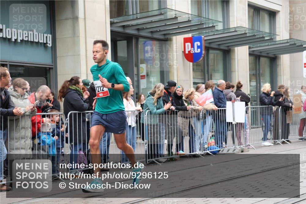 05.10.2025 - 20. swb-Marathon Bremen Strokosch-Dieckow http://msf.ph/oto/9296125 05.10.2025 12:57:05 Ziel 1212, 1801, 2683, 3153, 3817, 5028, 6566, 8211, 1212, 1801, 2683, 3153, 3817, 5028, 6566, 8211 meine-sportfotos.de