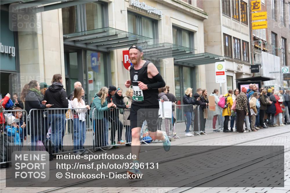 05.10.2025 - 20. swb-Marathon Bremen Strokosch-Dieckow http://msf.ph/oto/9296131 05.10.2025 12:57:11 Ziel 1212, 2683, 3153, 3817, 4635, 5028, 8211, 1212, 2683, 3153, 3817, 4635, 5028, 8211 meine-sportfotos.de