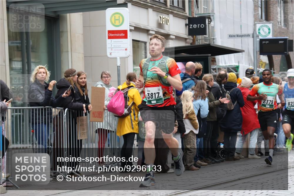 05.10.2025 - 20. swb-Marathon Bremen Strokosch-Dieckow http://msf.ph/oto/9296133 05.10.2025 12:57:13 Ziel 2683, 3153, 3817, 4635, 5028, 8211, 2683, 3153, 3817, 4635, 5028, 8211 meine-sportfotos.de