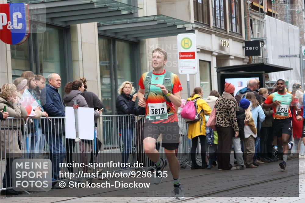 05.10.2025 - 20. swb-Marathon Bremen Strokosch-Dieckow http://msf.ph/oto/9296135 05.10.2025 12:57:14 Ziel 1088, 2168, 2683, 3153, 3817, 4635, 5028, 8211, 1088, 2168, 2683, 3153, 3817, 4635, 5028, 8211 meine-sportfotos.de
