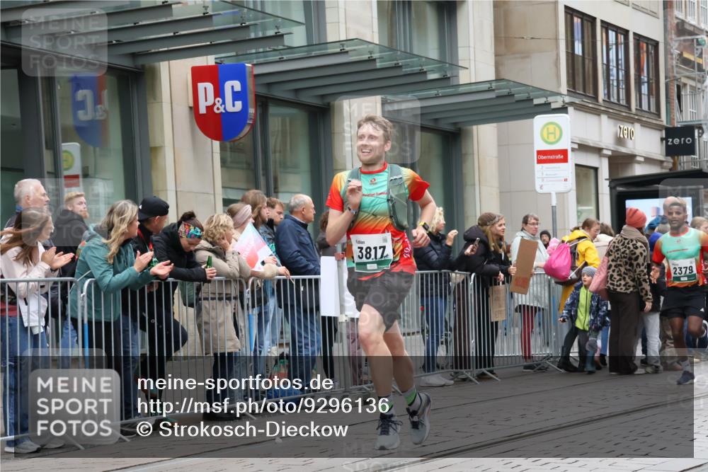 05.10.2025 - 20. swb-Marathon Bremen Strokosch-Dieckow http://msf.ph/oto/9296136 05.10.2025 12:57:14 Ziel 1088, 2168, 2683, 3153, 3817, 4635, 5028, 8211, 1088, 2168, 2683, 3153, 3817, 4635, 5028, 8211 meine-sportfotos.de
