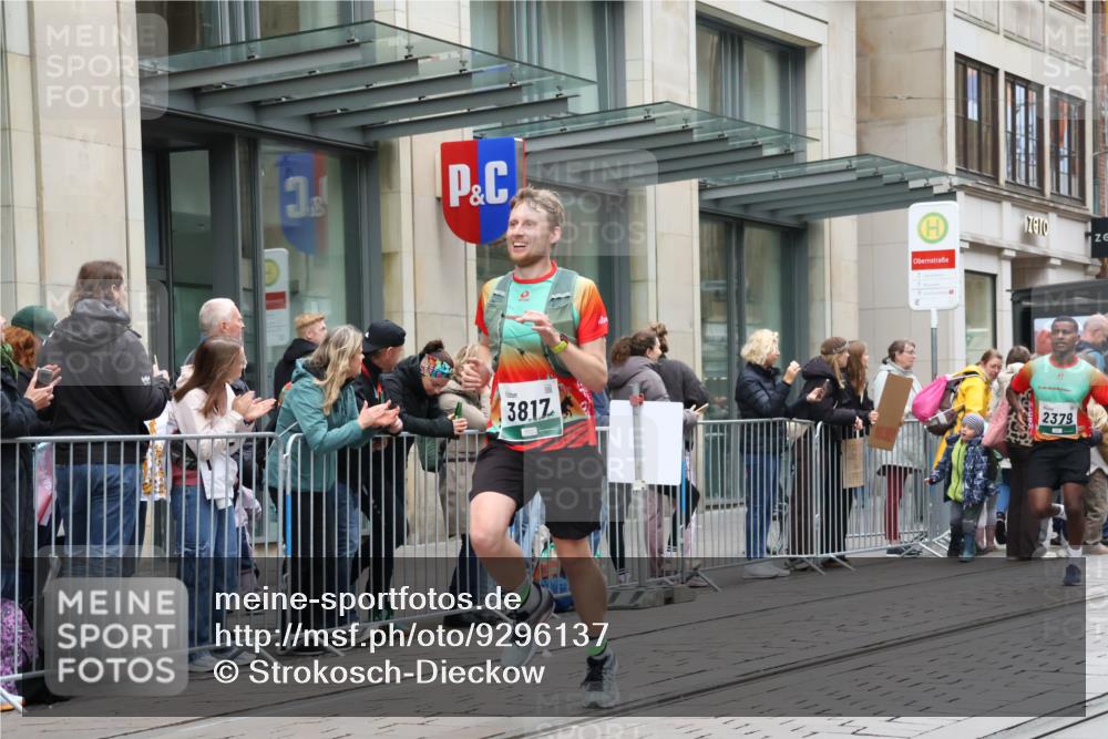 05.10.2025 - 20. swb-Marathon Bremen Strokosch-Dieckow http://msf.ph/oto/9296137 05.10.2025 12:57:15 Ziel 1088, 2168, 2683, 2909, 3153, 3817, 4635, 5028, 8211, 1088, 2168, 2683, 2909, 3153, 3817, 4635, 5028, 8211 meine-sportfotos.de