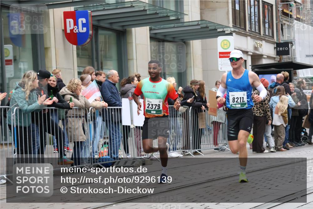 05.10.2025 - 20. swb-Marathon Bremen Strokosch-Dieckow http://msf.ph/oto/9296139 05.10.2025 12:57:16 Ziel 1088, 2168, 2683, 2909, 3153, 3817, 4635, 5028, 8211, 1088, 2168, 2683, 2909, 3153, 3817, 4635, 5028, 8211 meine-sportfotos.de