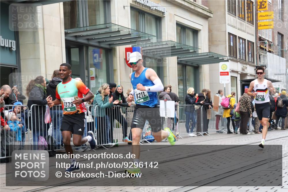 05.10.2025 - 20. swb-Marathon Bremen Strokosch-Dieckow http://msf.ph/oto/9296142 05.10.2025 12:57:17 Ziel 1088, 2168, 2683, 2909, 3153, 3817, 4635, 5028, 8211, 1088, 2168, 2683, 2909, 3153, 3817, 4635, 5028, 8211 meine-sportfotos.de