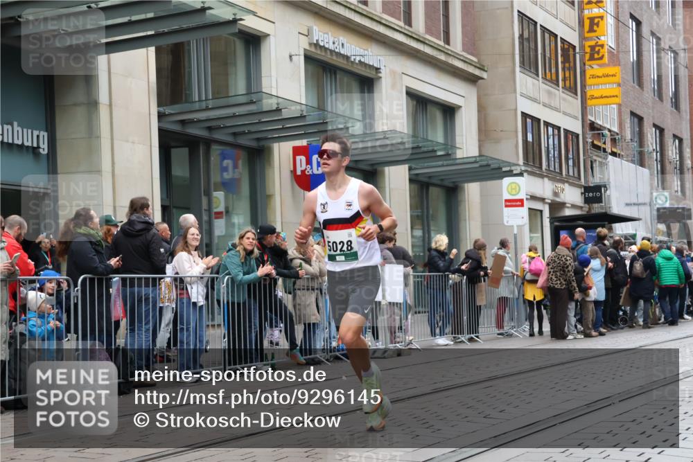 05.10.2025 - 20. swb-Marathon Bremen Strokosch-Dieckow http://msf.ph/oto/9296145 05.10.2025 12:57:18 Ziel 1088, 2168, 2909, 3153, 3817, 4635, 5028, 8211, 1088, 2168, 2909, 3153, 3817, 4635, 5028, 8211 meine-sportfotos.de