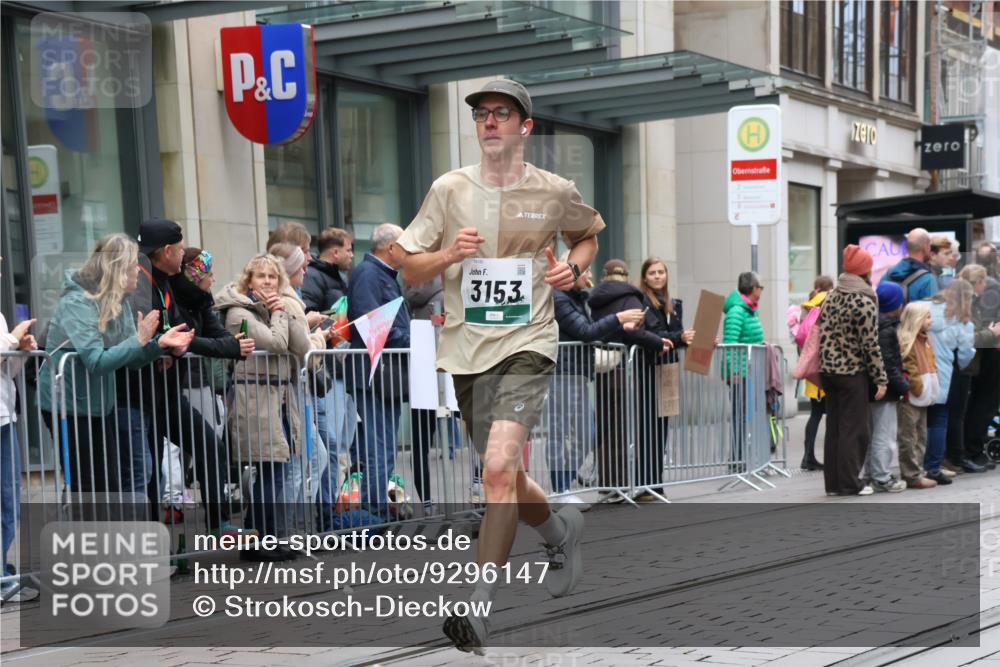05.10.2025 - 20. swb-Marathon Bremen Strokosch-Dieckow http://msf.ph/oto/9296147 05.10.2025 12:57:25 Ziel 9, 1088, 2168, 2909, 3153, 4635, 6903, 9, 1088, 2168, 2909, 3153, 4635, 6903 meine-sportfotos.de
