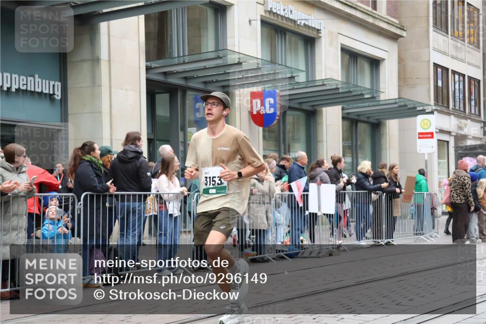 05.10.2025 - 20. swb-Marathon Bremen Strokosch-Dieckow http://msf.ph/oto/9296149 05.10.2025 12:57:25 Ziel 9, 1088, 2168, 2909, 3153, 4635, 6903, 9, 1088, 2168, 2909, 3153, 4635, 6903 meine-sportfotos.de
