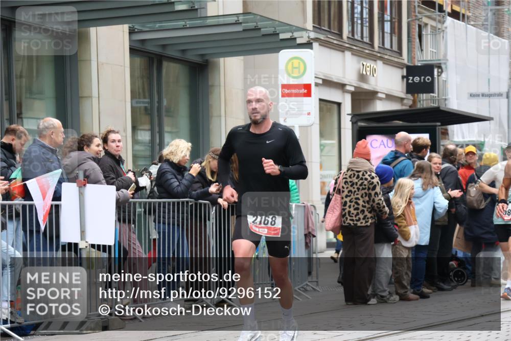 05.10.2025 - 20. swb-Marathon Bremen Strokosch-Dieckow http://msf.ph/oto/9296152 05.10.2025 12:57:27 Ziel 9, 1088, 2168, 2909, 3153, 4635, 6903, 9, 1088, 2168, 2909, 3153, 4635, 6903 meine-sportfotos.de