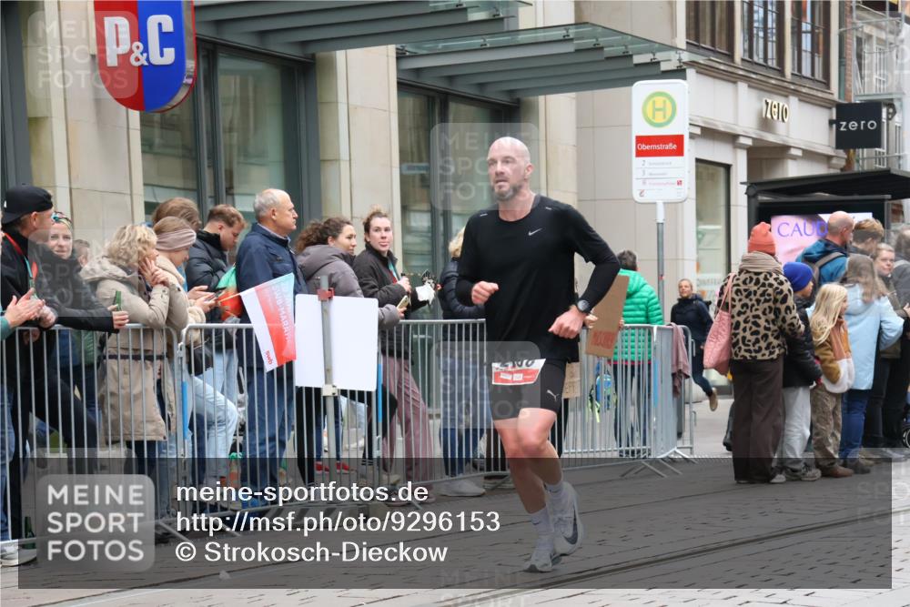 05.10.2025 - 20. swb-Marathon Bremen Strokosch-Dieckow http://msf.ph/oto/9296153 05.10.2025 12:57:28 Ziel 9, 1088, 2168, 2909, 3153, 4635, 6903, 9, 1088, 2168, 2909, 3153, 4635, 6903 meine-sportfotos.de