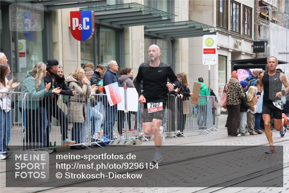 05.10.2025 - 20. swb-Marathon Bremen Strokosch-Dieckow http://msf.ph/oto/9296154 05.10.2025 12:57:28 Ziel 9, 1088, 2168, 2909, 3153, 4635, 6903, 9, 1088, 2168, 2909, 3153, 4635, 6903 meine-sportfotos.de
