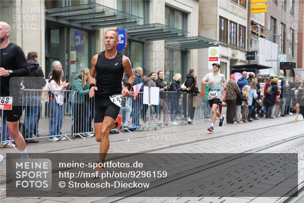 05.10.2025 - 20. swb-Marathon Bremen Strokosch-Dieckow http://msf.ph/oto/9296159 05.10.2025 12:57:29 Ziel 9, 1088, 2168, 2909, 3153, 4635, 6903, 9, 1088, 2168, 2909, 3153, 4635, 6903 meine-sportfotos.de