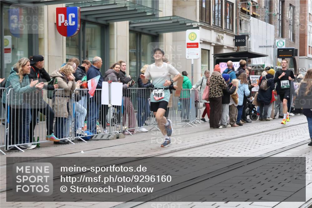 05.10.2025 - 20. swb-Marathon Bremen Strokosch-Dieckow http://msf.ph/oto/9296160 05.10.2025 12:57:30 Ziel 9, 1088, 2168, 2909, 4635, 6903, 9, 1088, 2168, 2909, 4635, 6903 meine-sportfotos.de