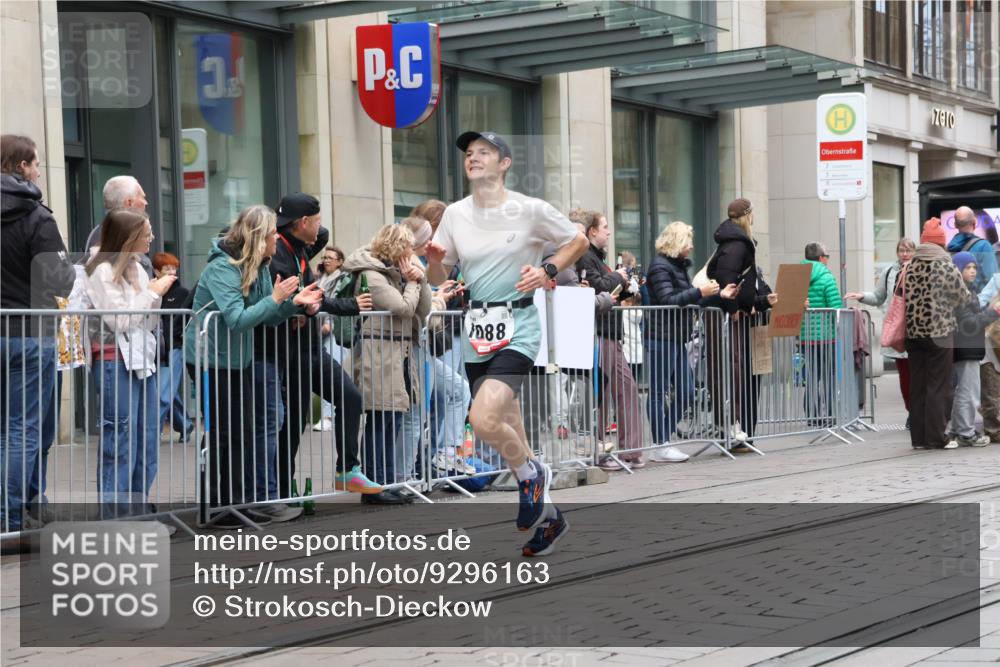 05.10.2025 - 20. swb-Marathon Bremen Strokosch-Dieckow http://msf.ph/oto/9296163 05.10.2025 12:57:31 Ziel 9, 1088, 2168, 2909, 4635, 6903, 9, 1088, 2168, 2909, 4635, 6903 meine-sportfotos.de